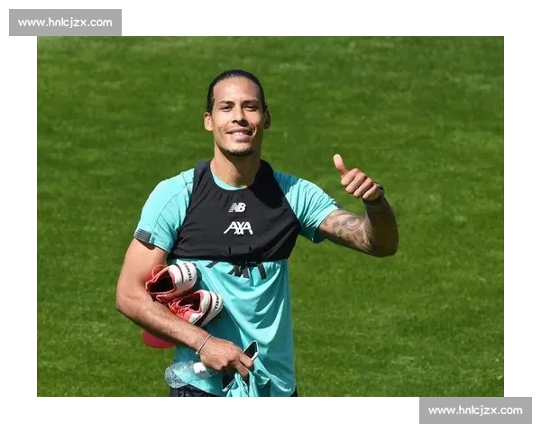 悉尼妹恢复单身引英超豪门球星集体追捧，坦言现阶段专注事业